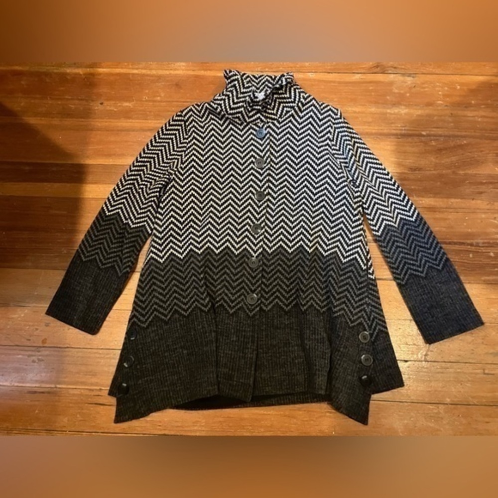 Terra SJ Apparel Black and Grey Geometric Print Tunic Cardigan Sweater, Medium